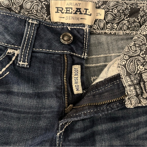 Ariat R.E.A.L. Mid Rise Stretch Entwined Boot Cut Jean in 27R - Picture 6 of 8